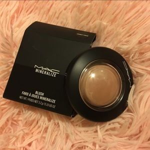 MAC blush